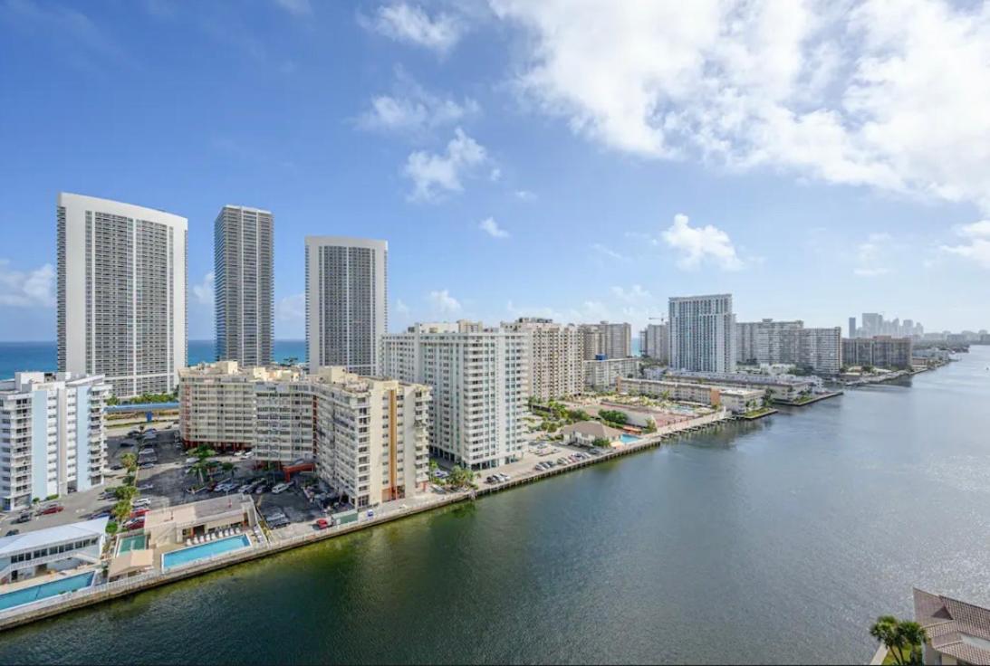 Stunning Penthouse Suite Waterfront 2Bd 2Ba Hallandale Beach Exterior foto