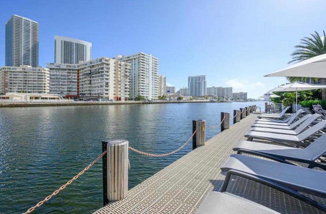 Stunning Penthouse Suite Waterfront 2Bd 2Ba Hallandale Beach Exterior foto